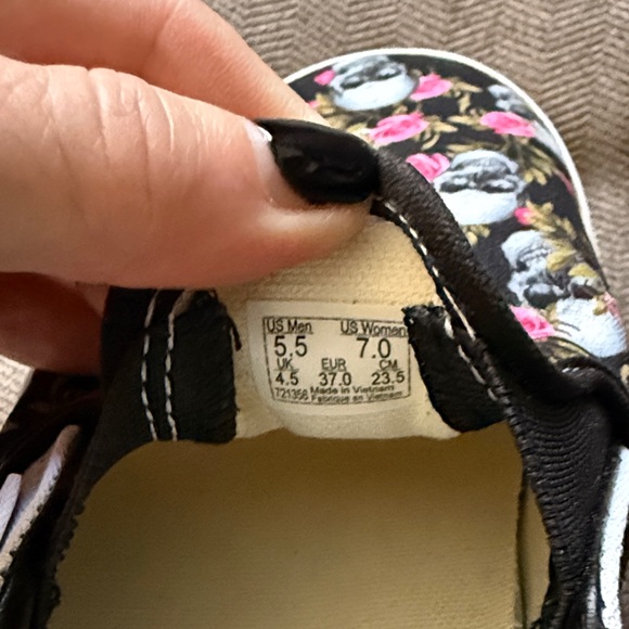 Vans Women’s Platform Black, White & Pink Floral Skull Slip-Ons - NEW Customs!! - Picture 4 of 4
